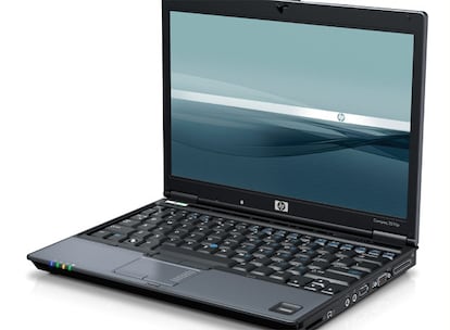 Los nuevos portátiles de HP Compaq vienen con dos reclamos. En la fotografía, el 2510p, que promete 90 minutos más de duración de la batería que sus competidores gracias a la tecnología Illumi-Lite. El 2710p, que viene con cámara para videoconferencias integrada, se convierte en un TabletPC con sólo girar su pantalla. El peso es también muy atractivo: 1,3 y 1,7 Kg, respectivamente. No saldrán a la calle hasta el verano, y su precio estimado estará en torno a los 1.800 &euro; el primero, y 2.000 &euro; el segundo.