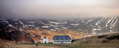 Islandia vivió durante 15 años un milagro económico. Abandonó la pesca y diversificó su economía. En la imagen, una casa solitaria cerca de Reikiavik.