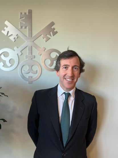 Fernando Jover es el nuevo responsable de Activos Alternativos de UBS Wealth Management, S.G.I.I.C., S.A. Durante una carrera de 22 años, ha pasado por entidades como Alantra Wealth Management, donde ostentaba el cargo de responsable de producto, asesorando en activos alternativos. Con anterioridad, formó parte del equipo de desarrollo de negocio de CaixaBank Banca Privada y también trabajó en Barclays Bank y en KPMG Advisory.
