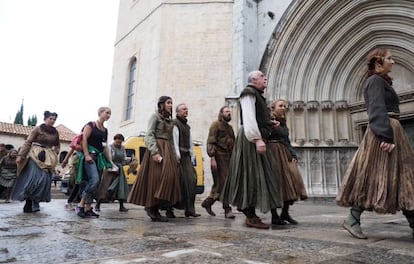 Algunos de los extras que participan en el rodaje de Juego de Tronos en Girona. 