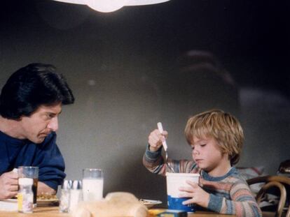 Dustin Hoffman habla con su hijo en la ficción, interpretado por Justin Henry, en la película 'Kramer contrar Kramer', que consiguó cinco Oscars en 1979.
