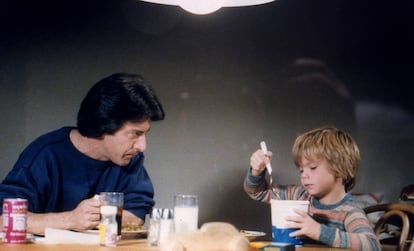 Dustin Hoffman habla con su hijo en la ficción, interpretado por Justin Henry, en la película 'Kramer contrar Kramer', que consiguó cinco Oscars en 1979.