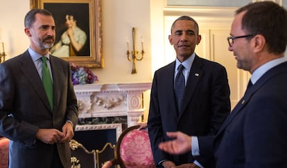 El rey Felipe VI, el presidente de EE UU Barack Obama y el embajador Costos, en Nueva York (2014).