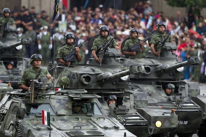 El desfile militar contó con la participación de 12 mil 442 integrantes del Ejército, la Armada y la Fuerza Aérea.