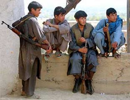 Guerrilleros adolescentes de la Alianza del Norte, en Bagram.