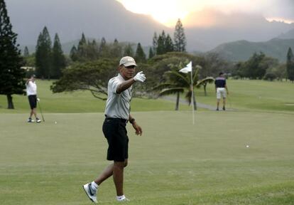 Barack Obama, durante un partido de golf en el Country Club de Kailua (Hawái), el pasado lunes.