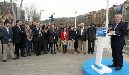 Antón Damborenea se dirige a los cargos del PP vasco en la presentación de Luis Eguiluz.