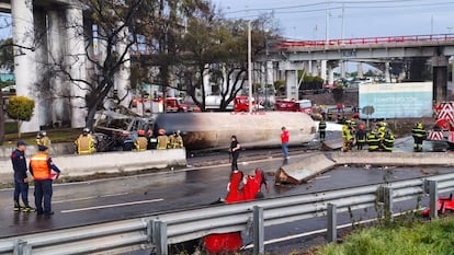 Las autoridades anunciaron que la pipa ya se encuentra vacía, sin riesgos, abrieron la circulación vehicular.