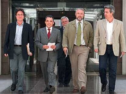 Rafael Simancas y Fausto Fernández, flanqueados por los secretarios regionales de UGT y CC OO.