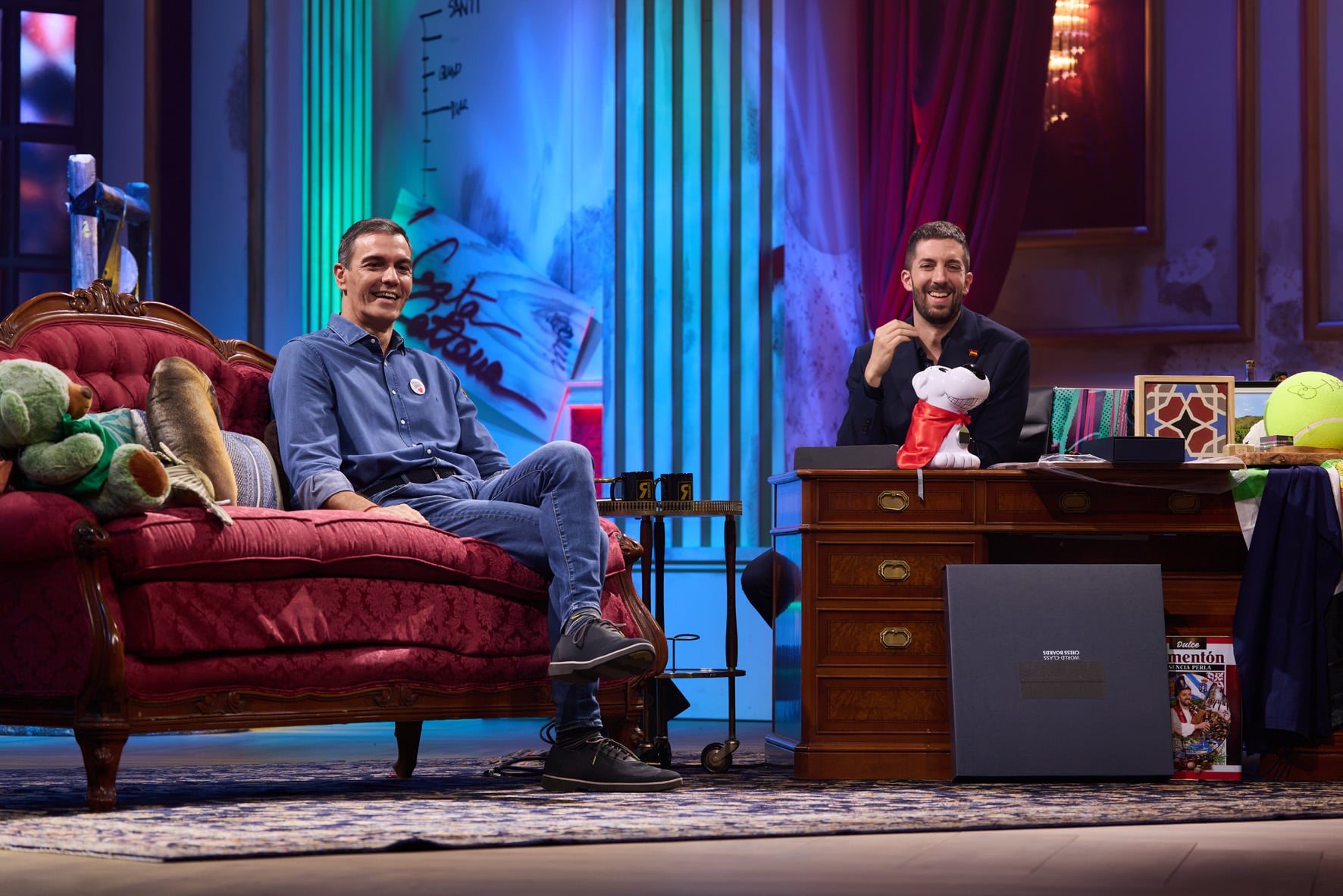 Pedro Sánchez y David Broncano, en 'La revuelta' este jueves.