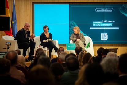 Presentacin del informe del Estado de Derecho 2024, en la Fundacin Ortega-Mara?on. En la foto, Alejandro Fernndez, Safira Cantos y Elisa de la Nuez.