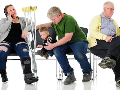 ¿Por qué la sanidad pública no cubre dentadura ni audífonos?