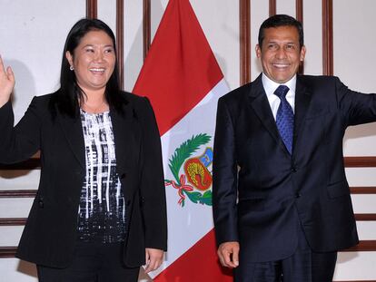 Keiko Fujimori y Ollanta Humala posan en Lima tras mantener una breve reunión.