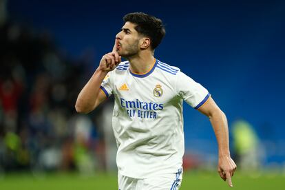 Marco Asensio pide al público del Bernabéu que no pite al Madrid tras marcar el 1-0 al Alavés.