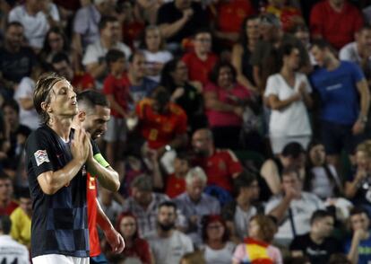 Luka Modric con un gesto de desesperación durante el partido
