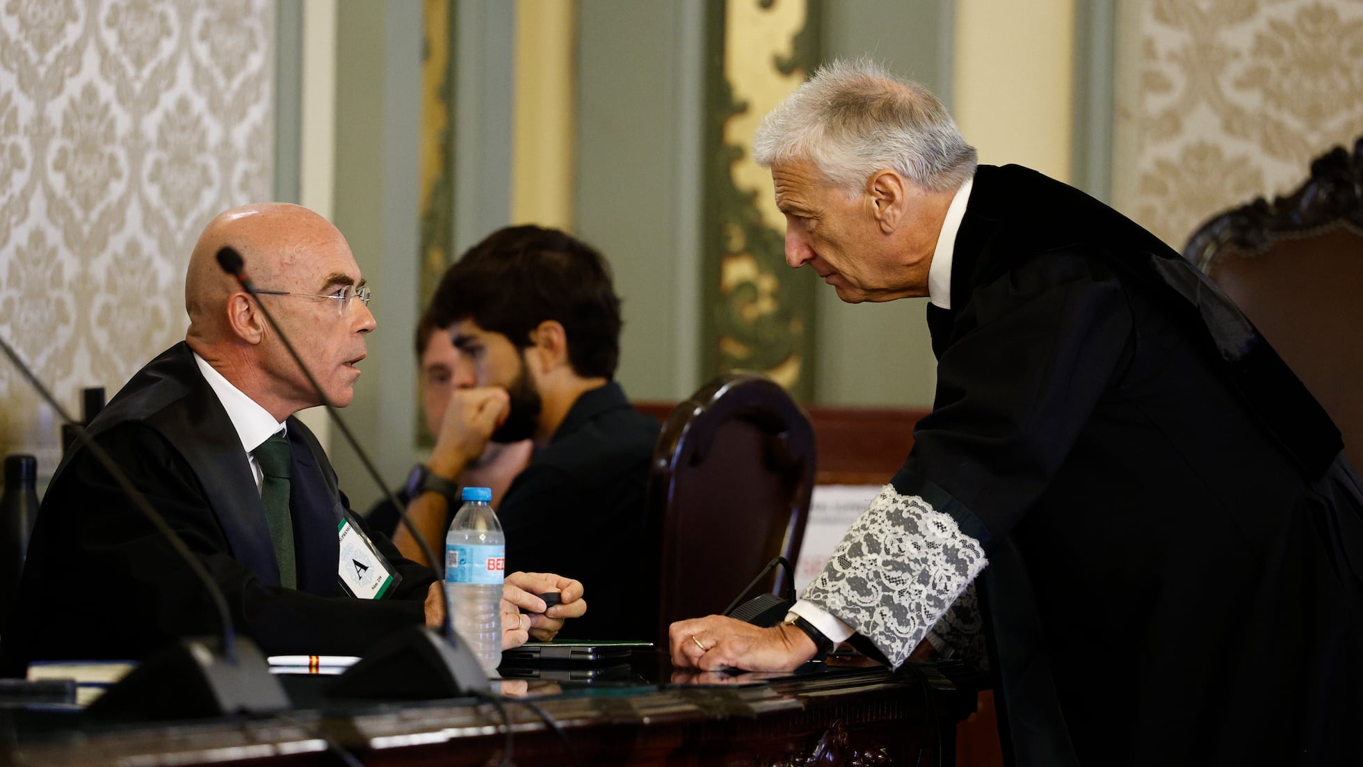 El Senado debate suspender derechos de miles bajo 'ley de