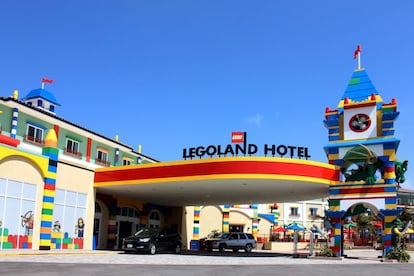 Legoland Resort abrirá sus puertas el 15 de mayo en Florida. Se trata del primer hotel con habitaciones y parques temáticos hecho de bloques de Lego.