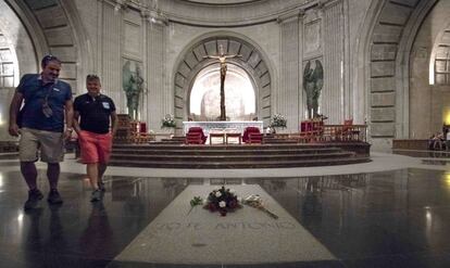 Tumba de Franco en la basílica del Valle de los Caídos.