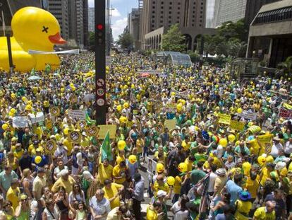 Manifestação pelo impeachment em São Paulo, na avenida Paulista.