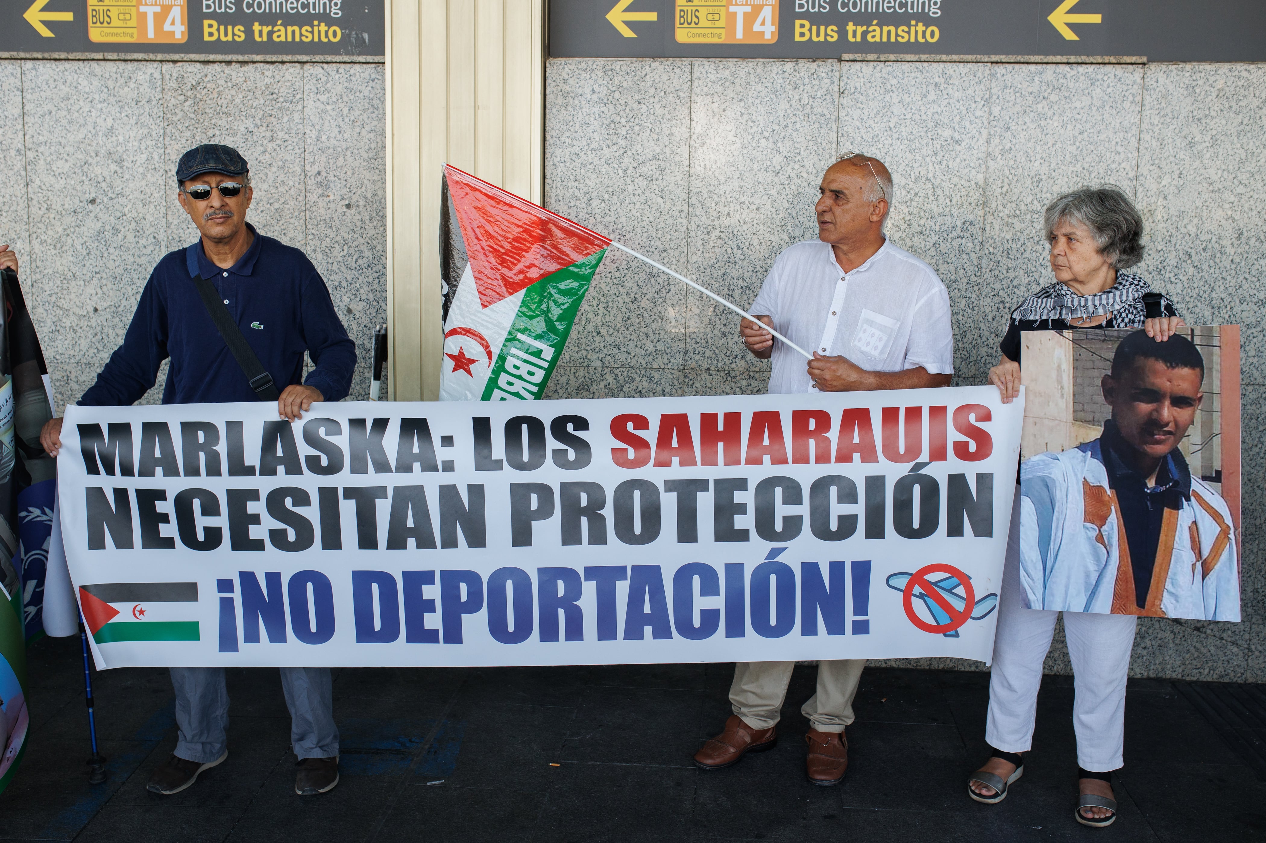 España devuelve a Marruecos a otros ocho saharauis que habían pedido asilo en Barajas