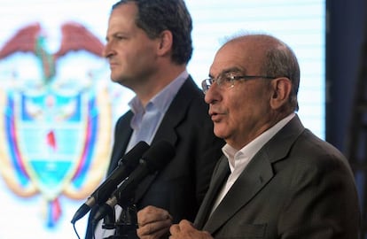 Humberto de la Calle y Sergio Jaramillo, delegados del gobierno en el proceso de paz con las FARC. 
