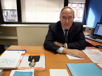 Manuel Pizarro, en el despacho que ocupa en la sede del PP de Madrid y que estrenó ayer.