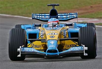 Fernando Alonso, durante los entrenamientos oficiales de ayer.