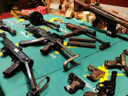 La Guardia Civil desarticula una organización dedicada al tráfico de armas y munición.