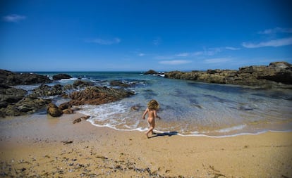 La cala nudista de Balieiros, en Riveira (A Coruña).