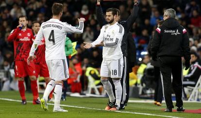 Sergio Ramos se retira lesionado del partido de Liga contra el Sevilla.