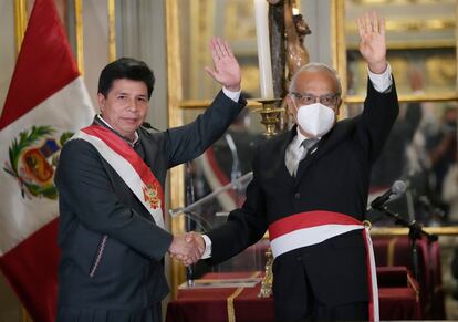 Pedro Castillo presidente de Perú y Aníbal Torres