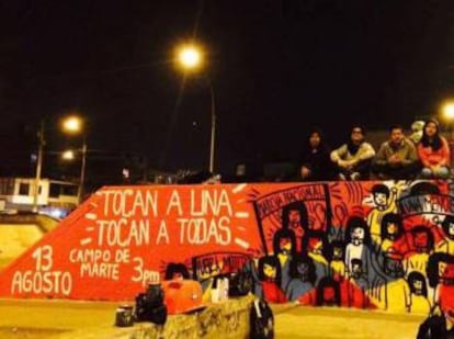 Manifestação de apoio à campanha Nenhuma a Menos.