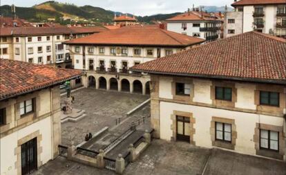 Plaza de los Fueros de Gernika, donde se encuentra el Ayuntamiento.