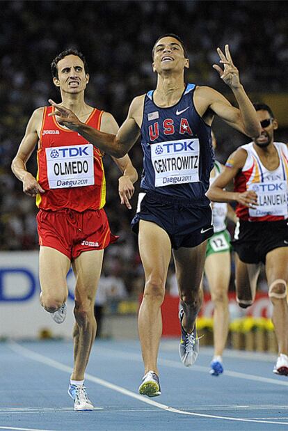 Centrowitz, tercero, entra por delante de Olmedo.