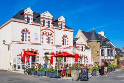 La terraza del restaurante La Station, en Piriac-sur-Mer.