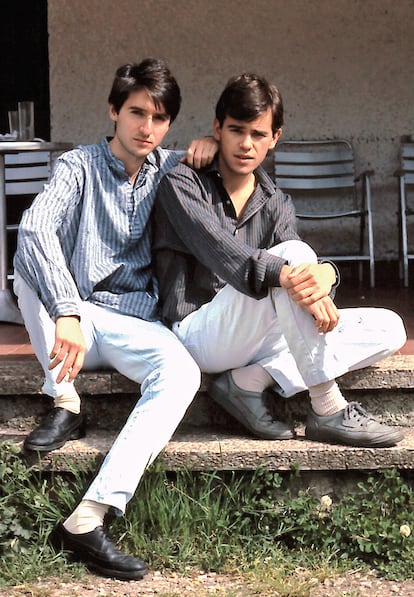 Juntos desde hace 27 años (en la foto, en 1986, cuando llevaban saliendo dos años). Dicen que en todo ese tiempo nunca han tenido una discusión fuerte. Manuel (a la izquierda) siempre quiso ser padre.