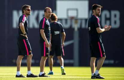 Luis Enrique, Edu Pons y Rafel Pol, en un entrenamiento del Barça.