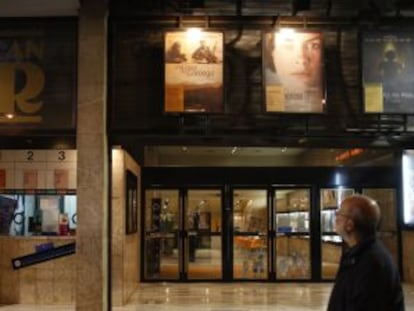El acceso a los cines Renoir en su último día de actividad, el lunes.