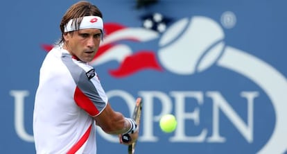 Ferrer devuelve una pelota a Gasquet.