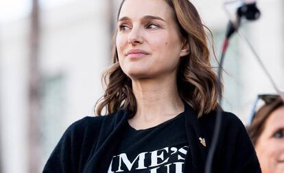 A atriz Natalie Portman participa da marcha das mulheres em Los Angeles.