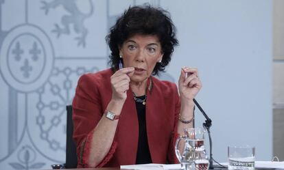 La ministra de Educación y portavoz del Gobierno, Isabel Celáa, el pasado viernes en una rueda de prensa en Moncloa.