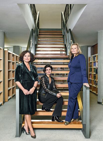 Pilar Aranda (UGR), Marta Casanellas (UPC) y Carme Riera (UAB).