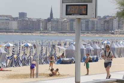 La ola de calor eleva las temperaturas en San Sebastián hasta los 37 grados.
