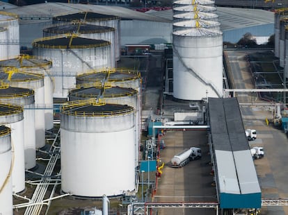 La AIE acuerda liberar 400 millones de barriles en la mayor intervención de reservas de petróleo de la historia 