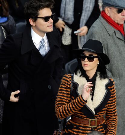 John Mayer y Katy Perry, entre el público asistente a la ceremonia.