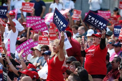 Seguidores de Trump em um ato nesta quarta-feira, em Miami (Flórida).