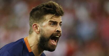 Piqué, durante la final de Copa ante el Sevilla.