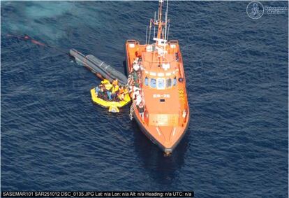 Rescate de supervivientes de la patera con al menos 14 fallecidos.