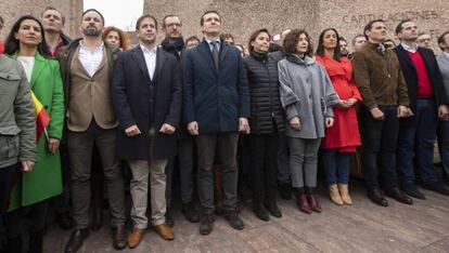 Pablo Casado, Albert Rivera y Santiago Abascal el pasado domingo en la plaza de Colón de Madrid. 