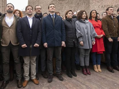 Pablo Casado, Albert Rivera y Santiago Abascal el pasado domingo en la plaza de Colón de Madrid. 